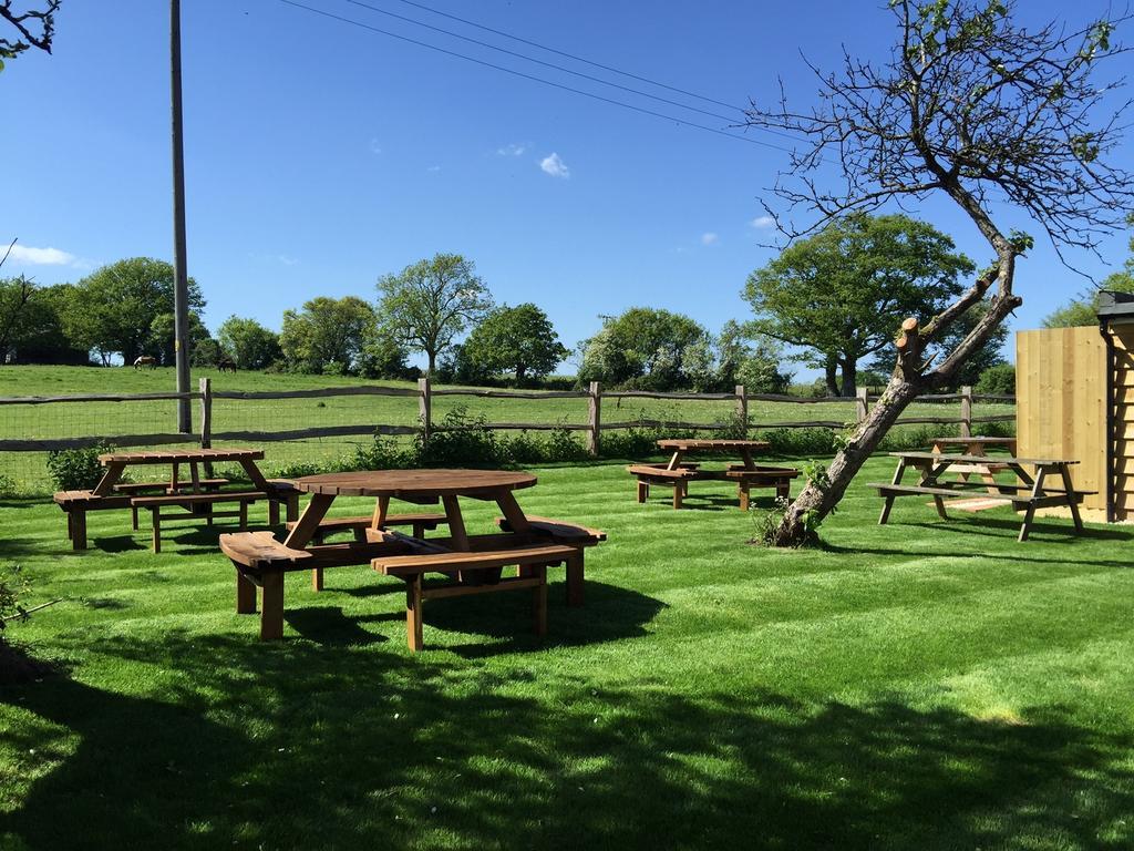 The Windmill Inn Horsham Zewnętrze zdjęcie