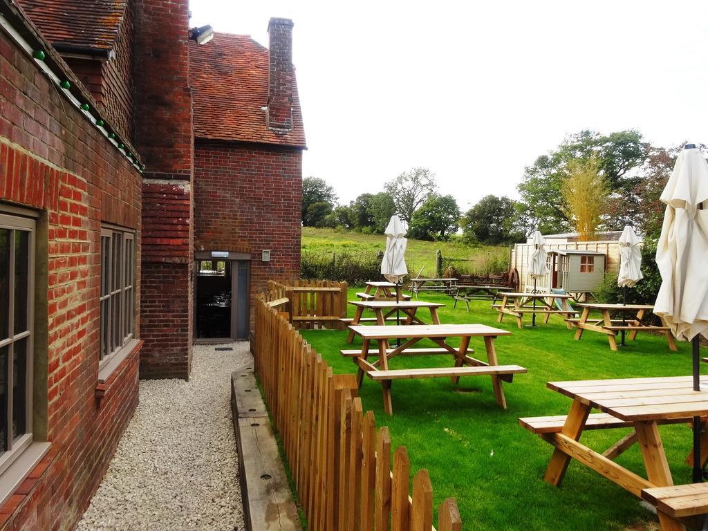 The Windmill Inn Horsham Zewnętrze zdjęcie